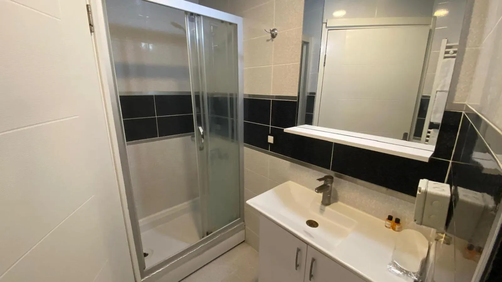 Ξενοδοχείο με διαμερίσματα Hotel Inncity Σμύρνη